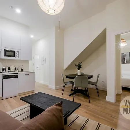 Cozy Y Centrico Apt Para 6Pax En Plaza Del Carmen E2 Madrid Buitenkant foto