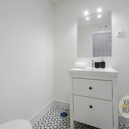 Cozy Y Centrico Apt Para 6Pax En Plaza Del Carmen E2 Madrid Buitenkant foto