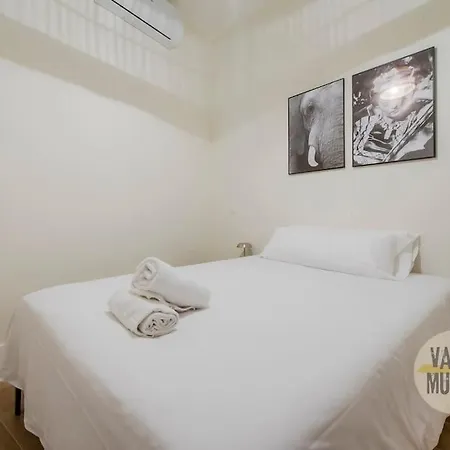 Cozy Y Centrico Apt Para 6Pax En Plaza Del Carmen E2 Madrid Buitenkant foto