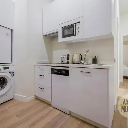 Cozy Y Centrico Apt Para 6Pax En Plaza Del Carmen E2 Madrid Buitenkant foto